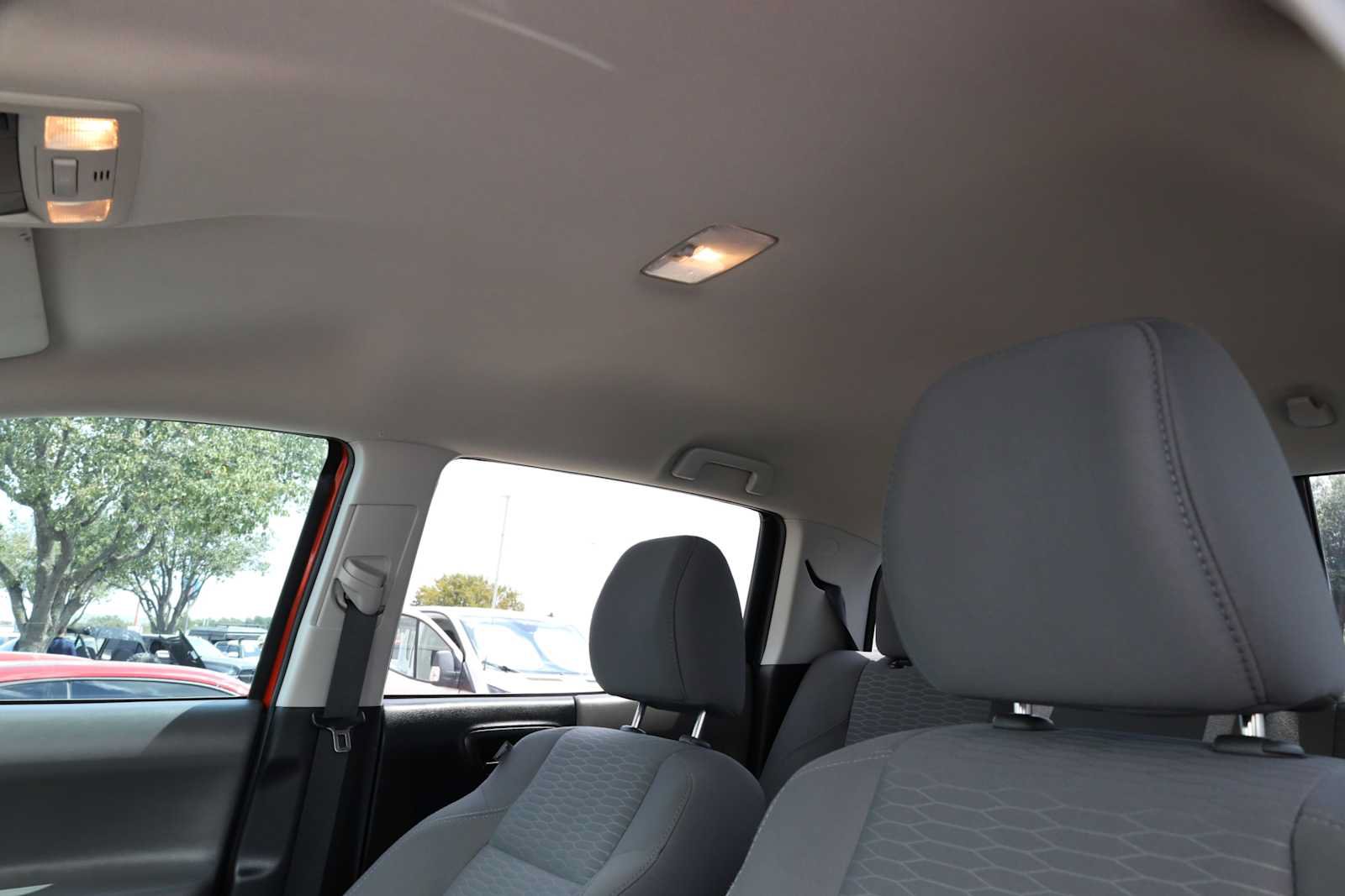 Used 2017 Toyota Tacoma SR5 RWD image 5