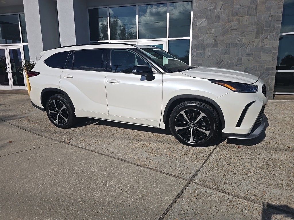 Used 2021 Toyota Highlander XSE image 3