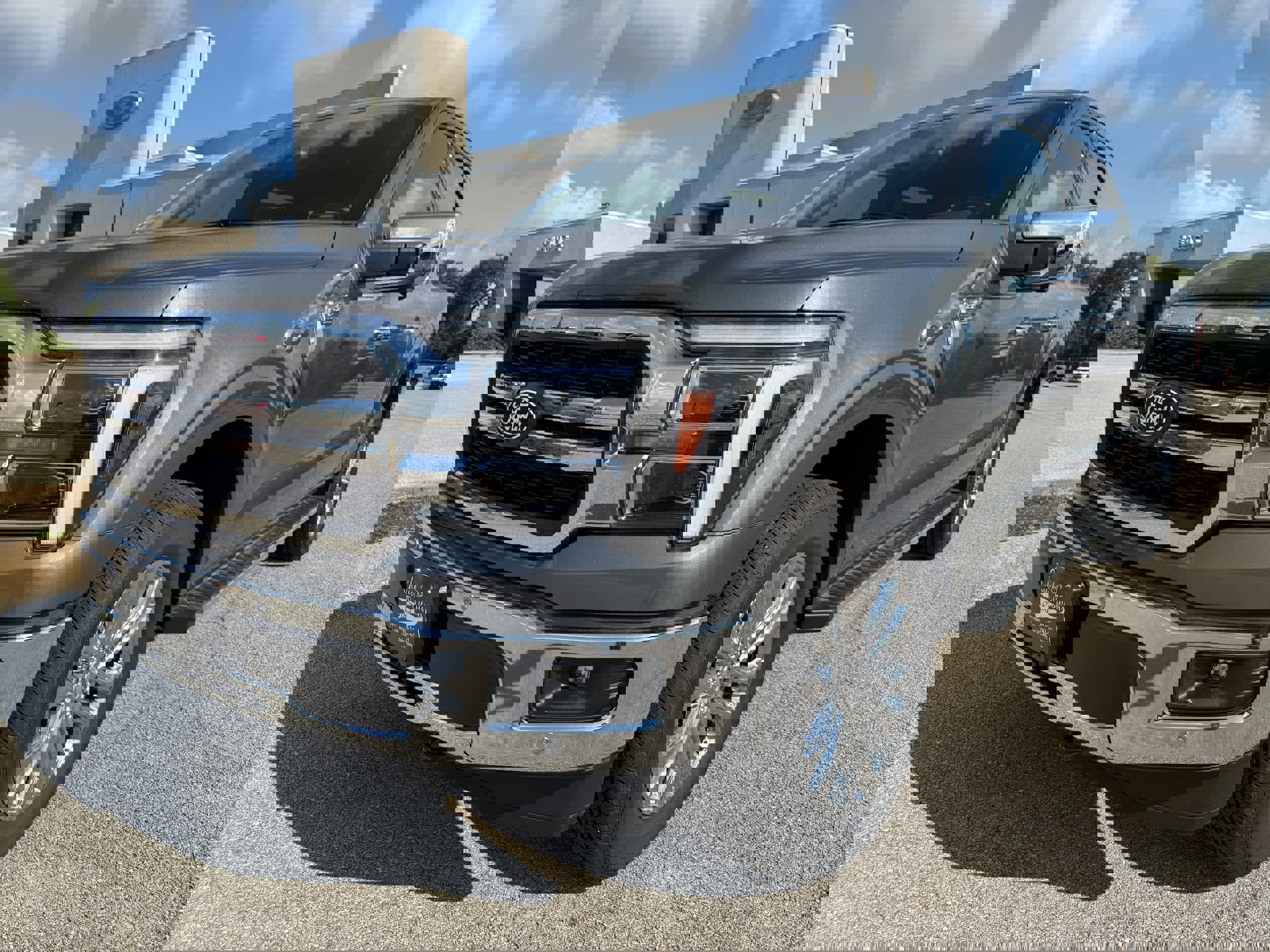 New 2025 Ford F150 Lariat w/ Equipment Group 501A Mid