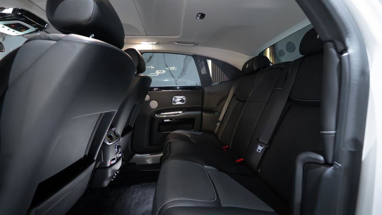 Used 2017 Rolls-Royce Ghost image 38