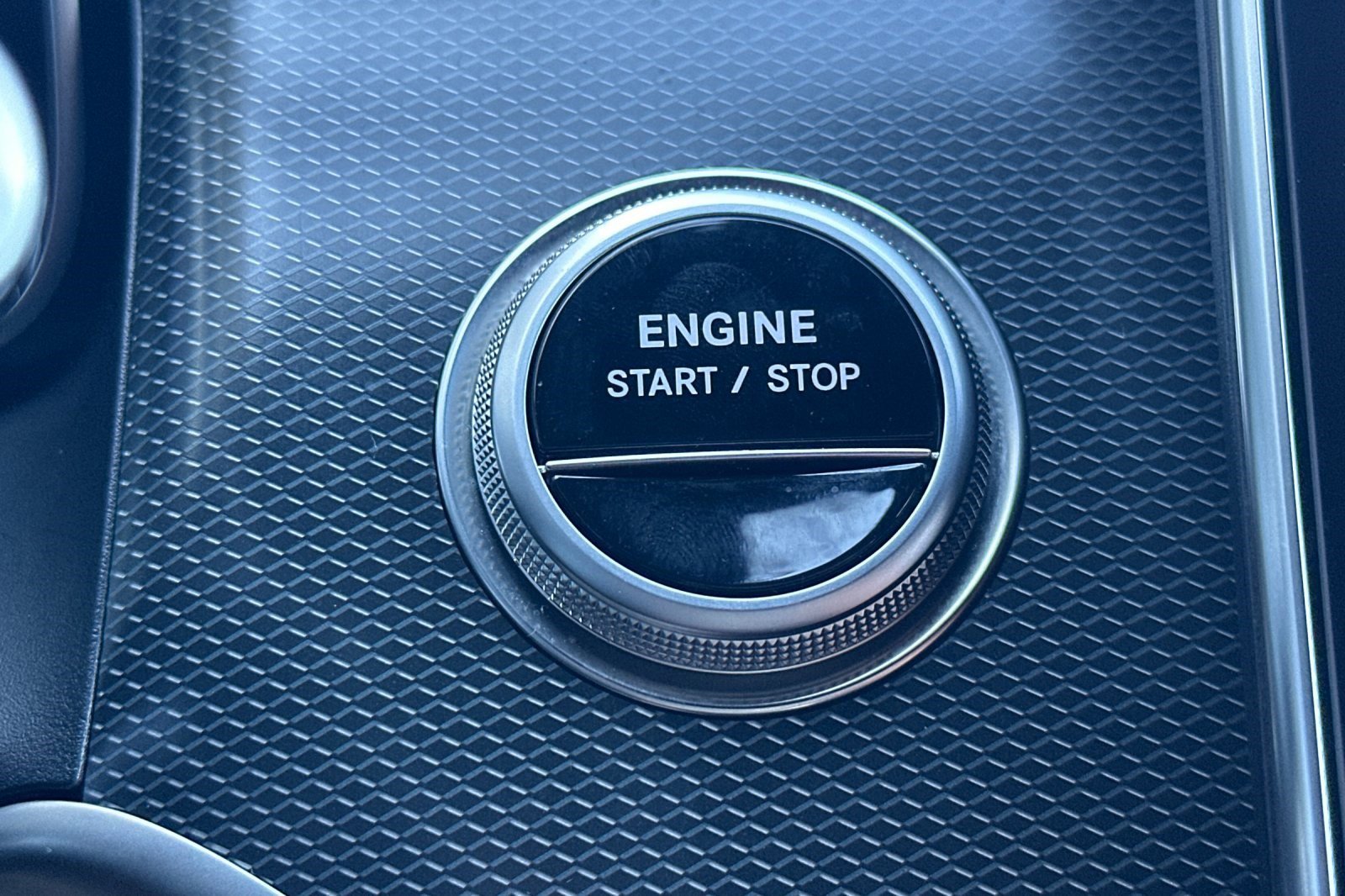 Used 2025 Mercedes-Benz GLC 350e 4MATIC image 29