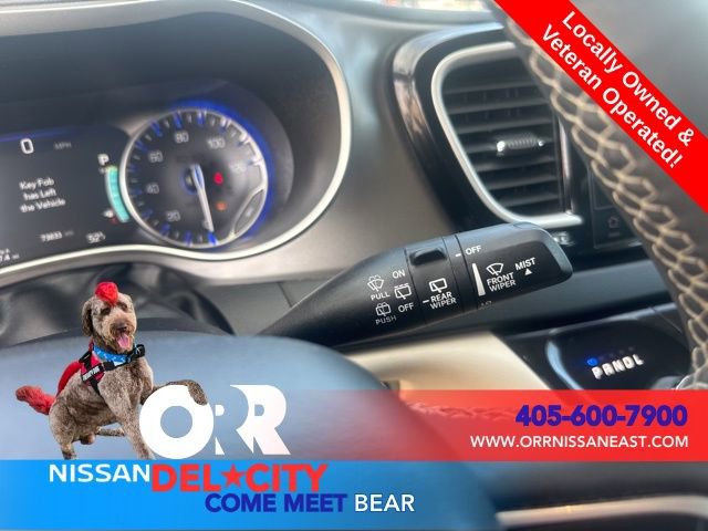 Used 2023 Chrysler Pacifica Touring-L image 21