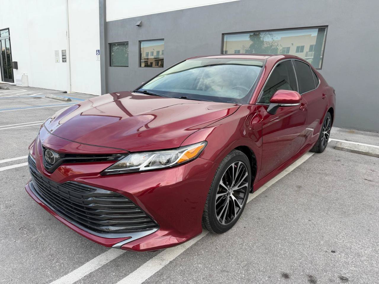 Used 2019 Toyota Camry LE w/ Convenience Package FWD image 7