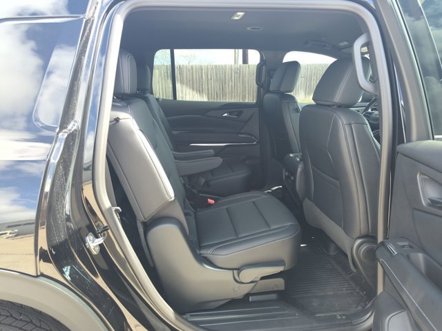 Used 2026 Chevrolet Traverse LT w/ Midnight/Sport Edition image 18