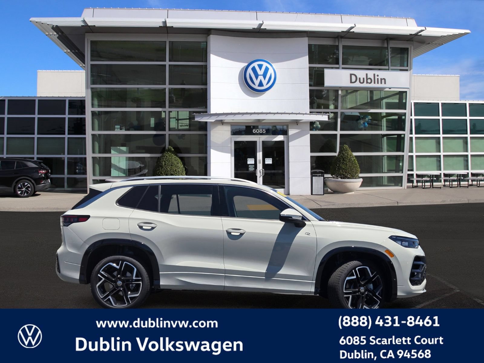 New 2026 Volkswagen Tiguan SEL R-Line AWD/4WD image 3