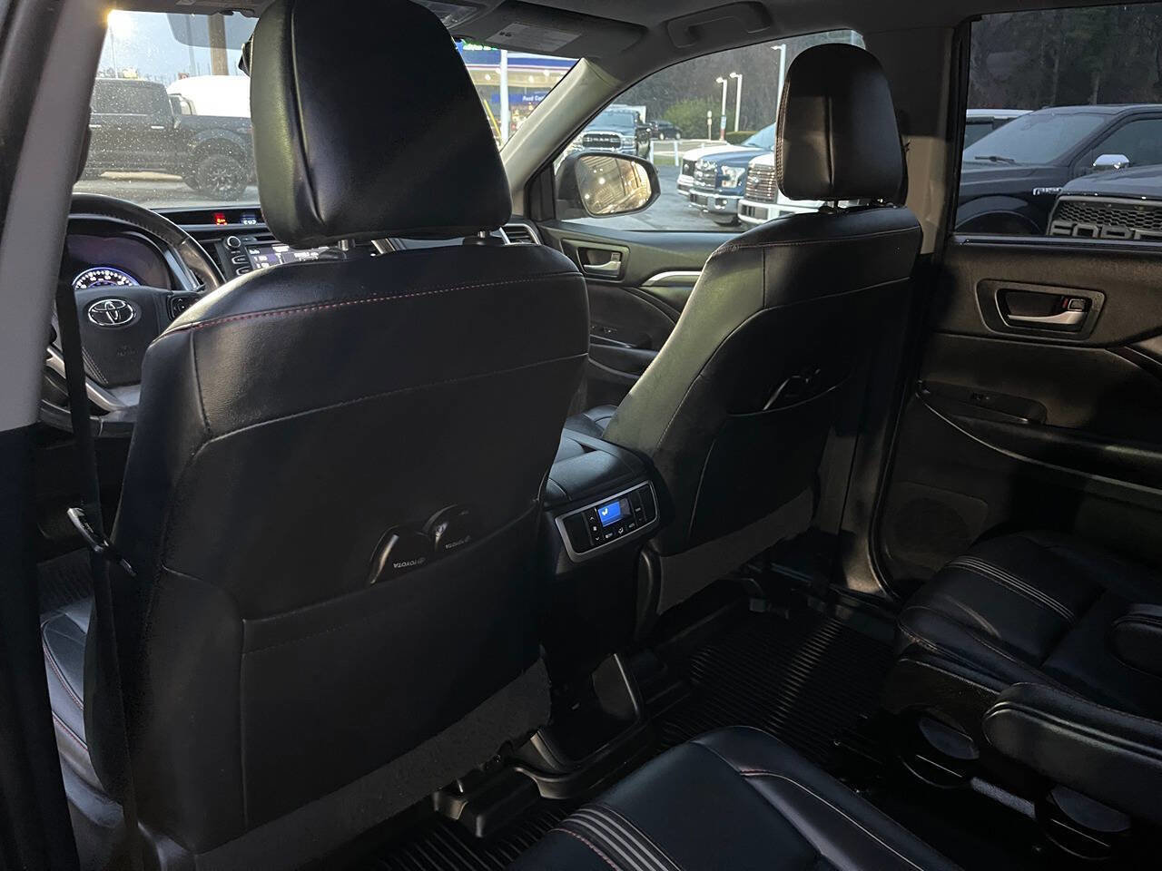 Used 2019 Toyota Highlander SE AWD/4WD image 22