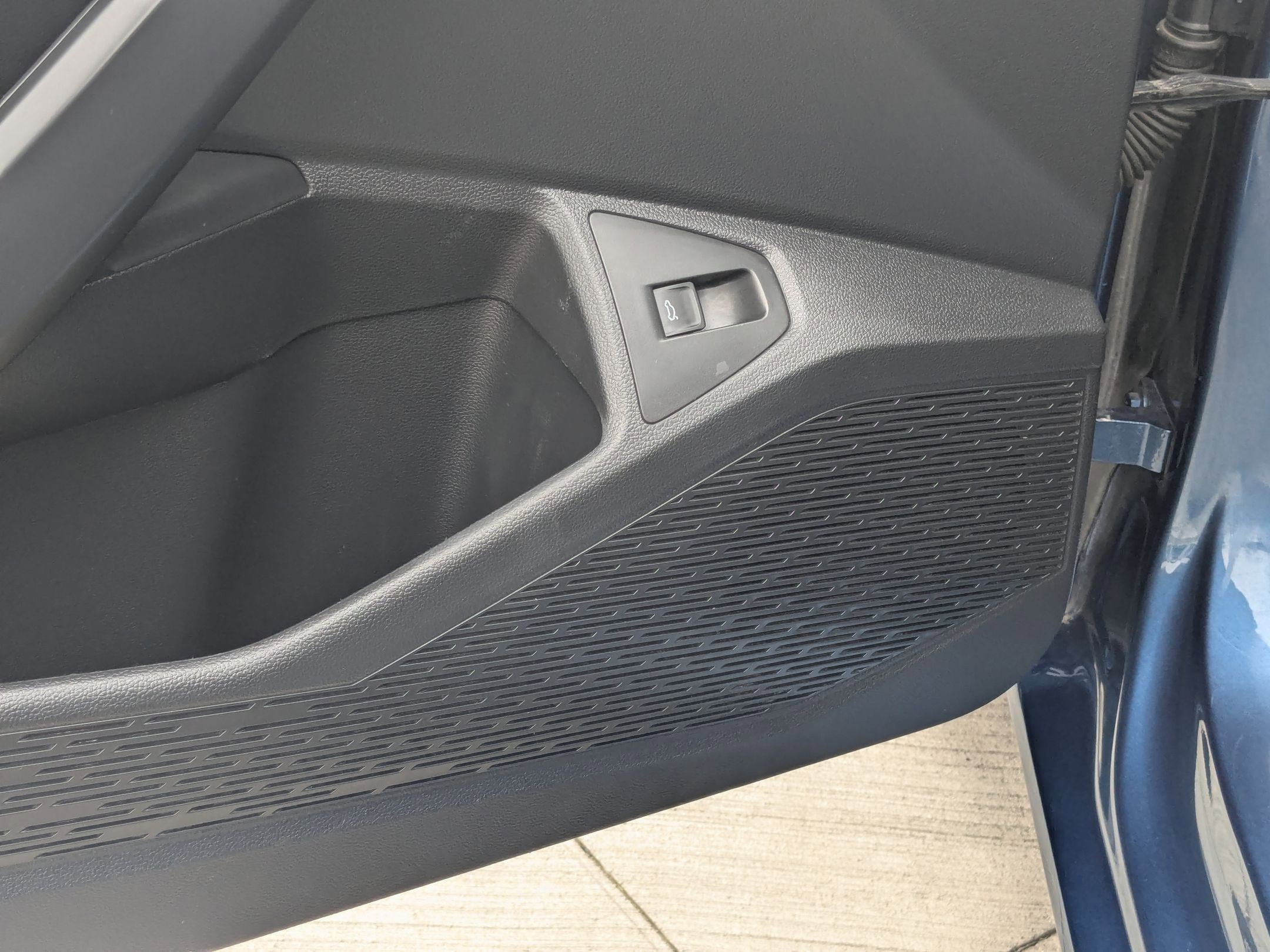 Used 2020 Volkswagen Jetta SE w/ SE Cold Weather Package image 16