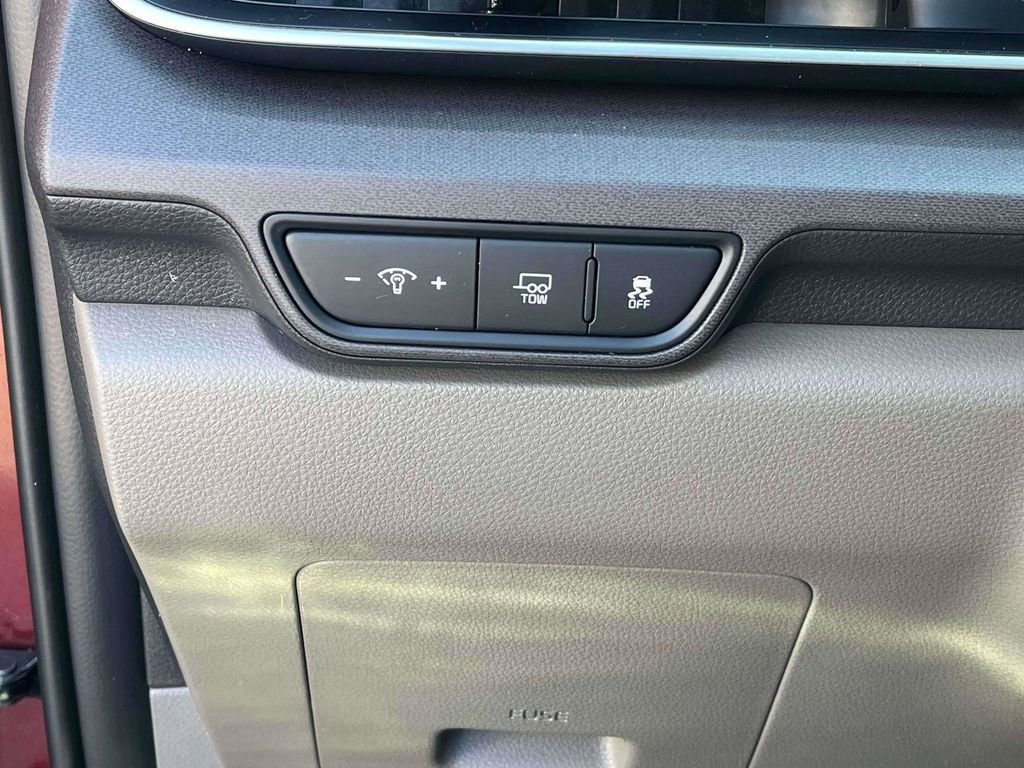 Certified 2025 Kia Carnival EX image 17