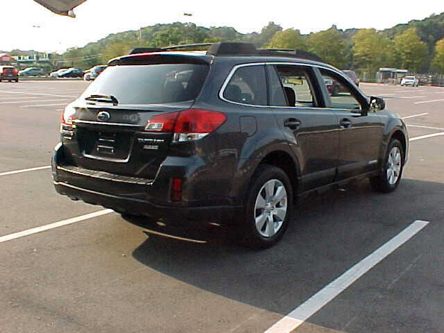 Used 2011 Subaru Outback 2.5i Premium w/ All-Weather Pkg image 7