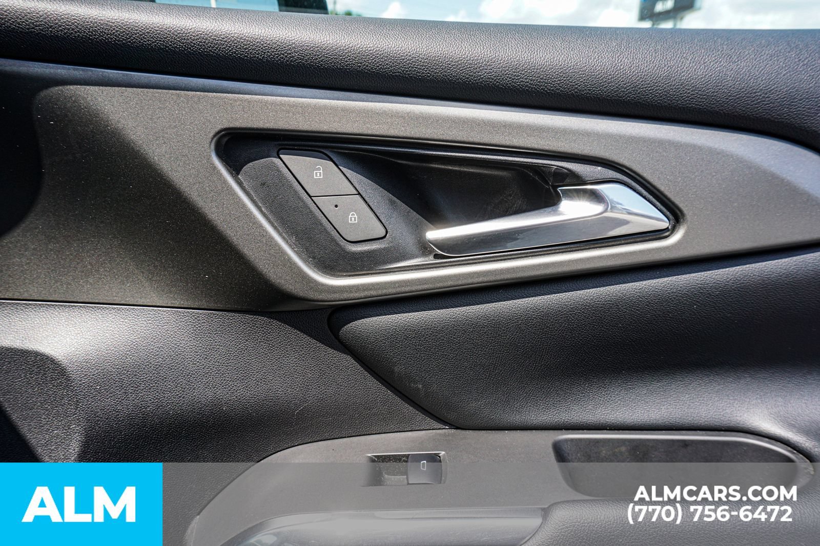 Used 2025 Chevrolet Traverse LT FWD image 51