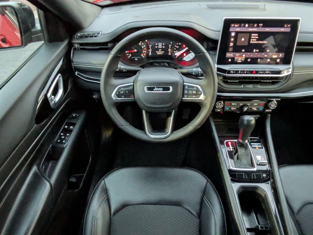 Used 2024 Jeep Compass Latitude w/ Convenience Group image 16