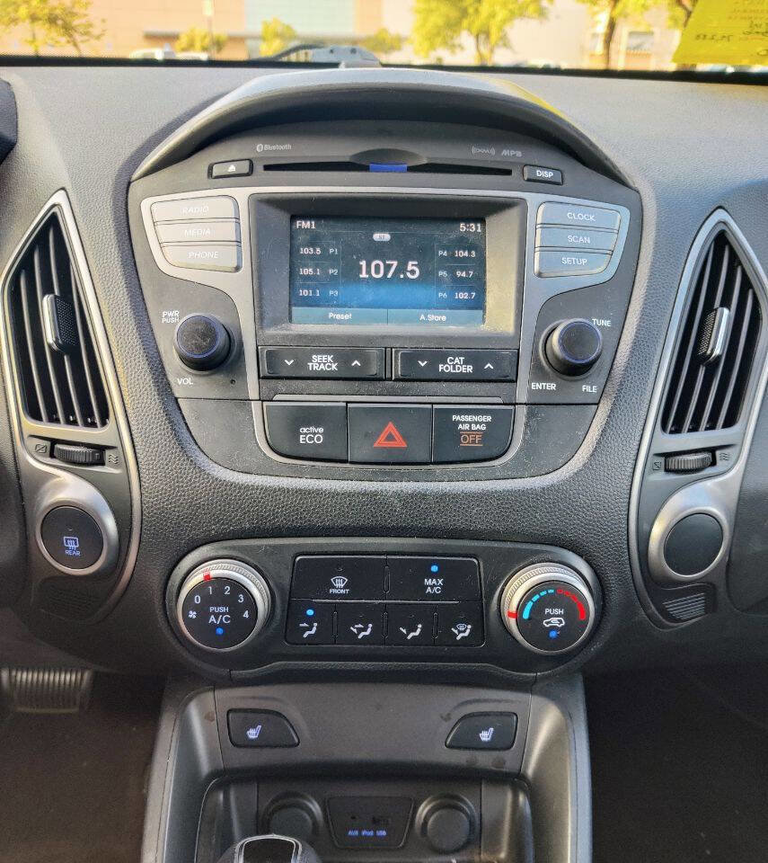 Used 2015 Hyundai Tucson SE image 11