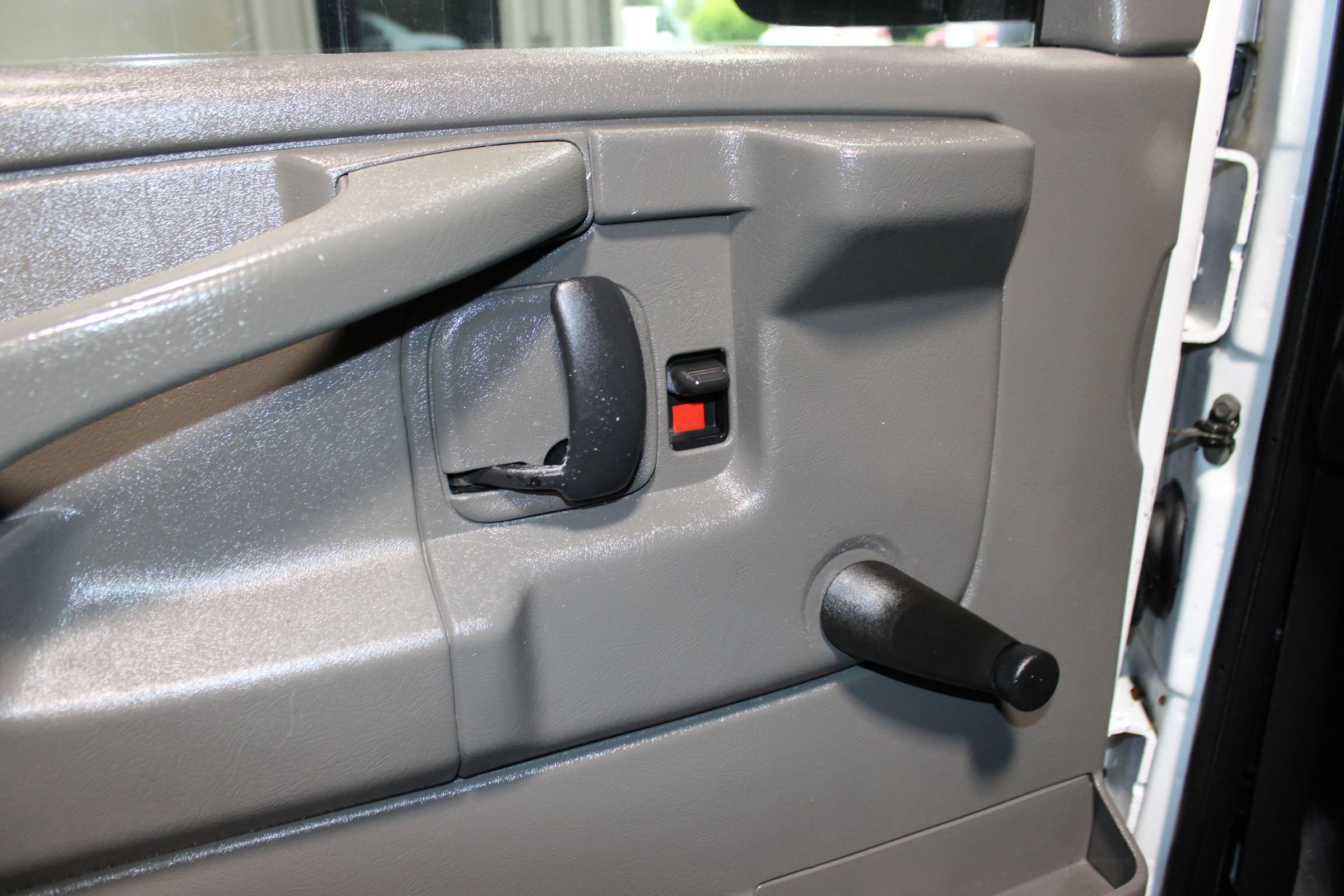 Used 2009 Chevrolet Express 1500 RWD image 9
