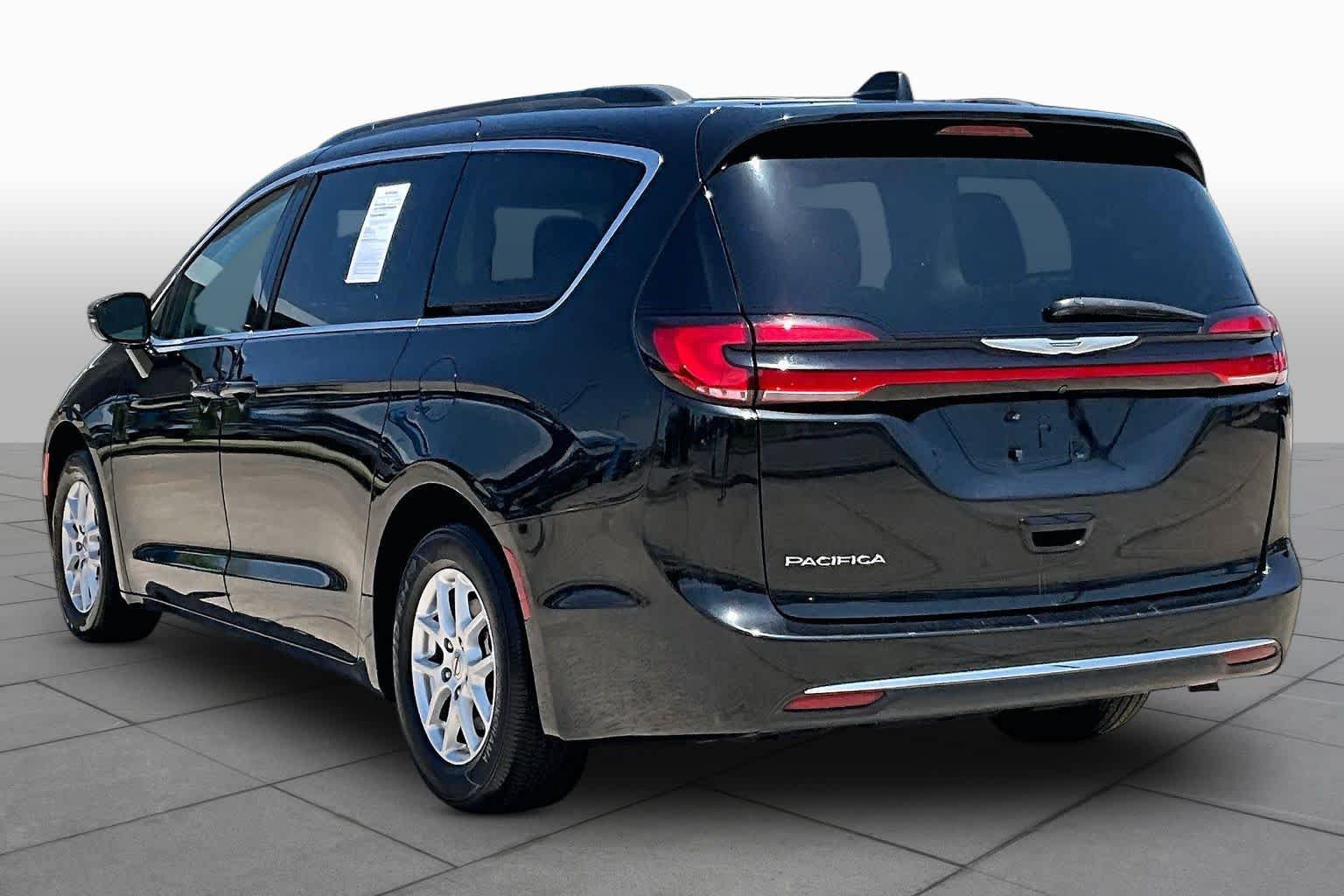 Used 2022 Chrysler Pacifica Touring-L FWD image 11