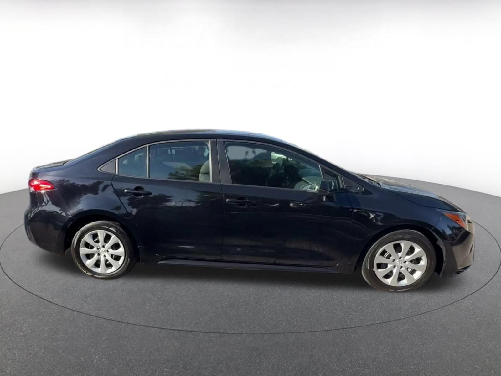 Used 2025 Toyota Corolla LE FWD image 15