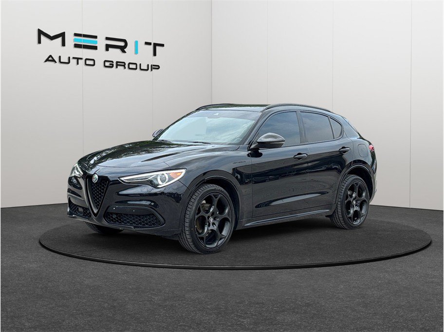 Used 2023 Alfa Romeo Stelvio Estrema AWD/4WD image 4