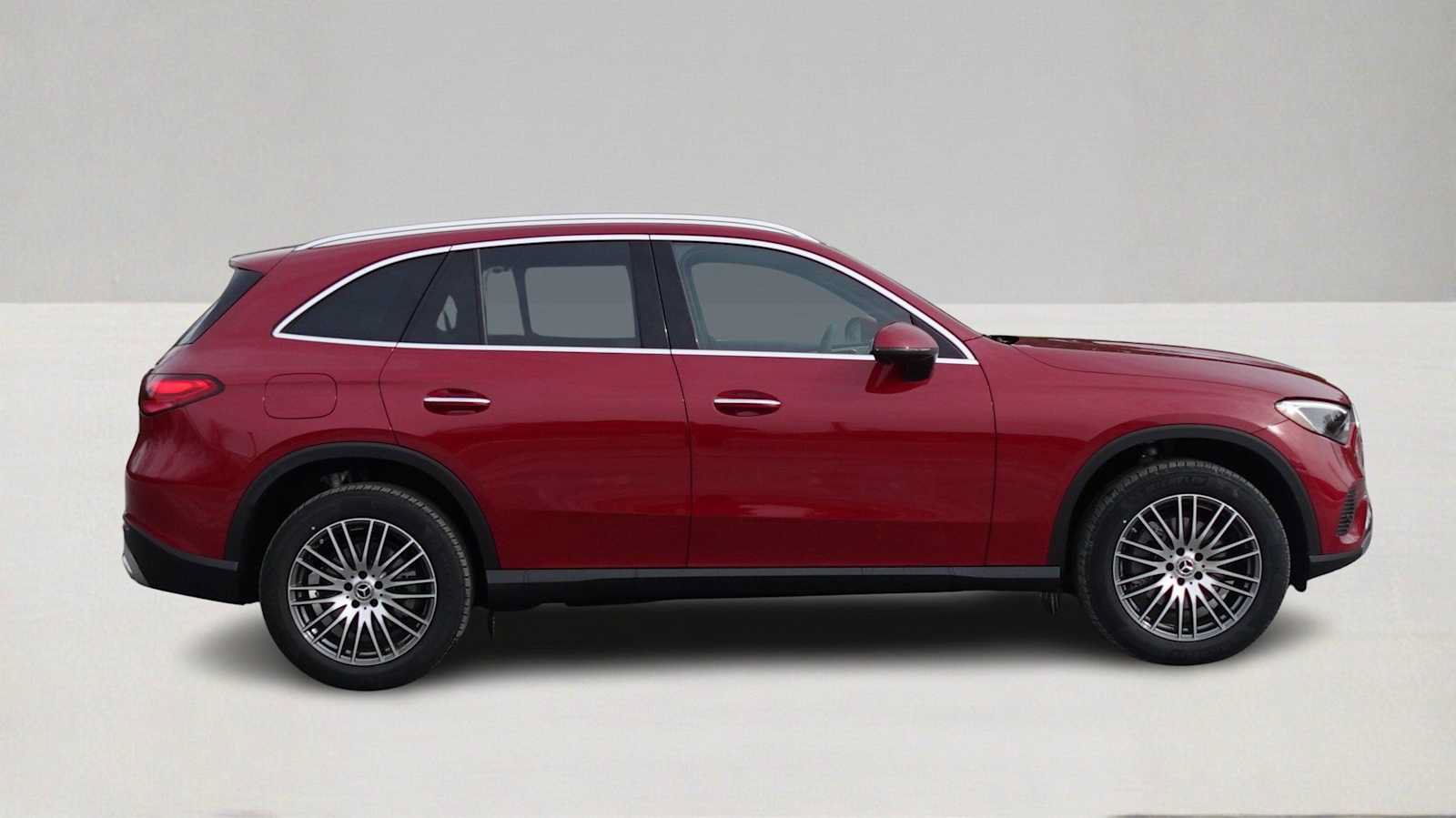 Used 2026 Mercedes-Benz GLC 300 4MATIC image 4