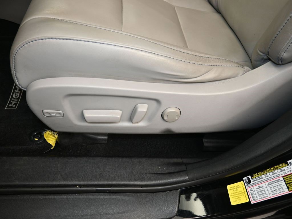 Used 2017 Toyota Highlander image 11