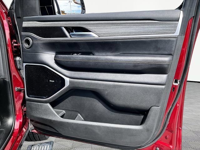 Used 2023 Jeep Wagoneer Series III w/ Premium Group I AWD/4WD image 12