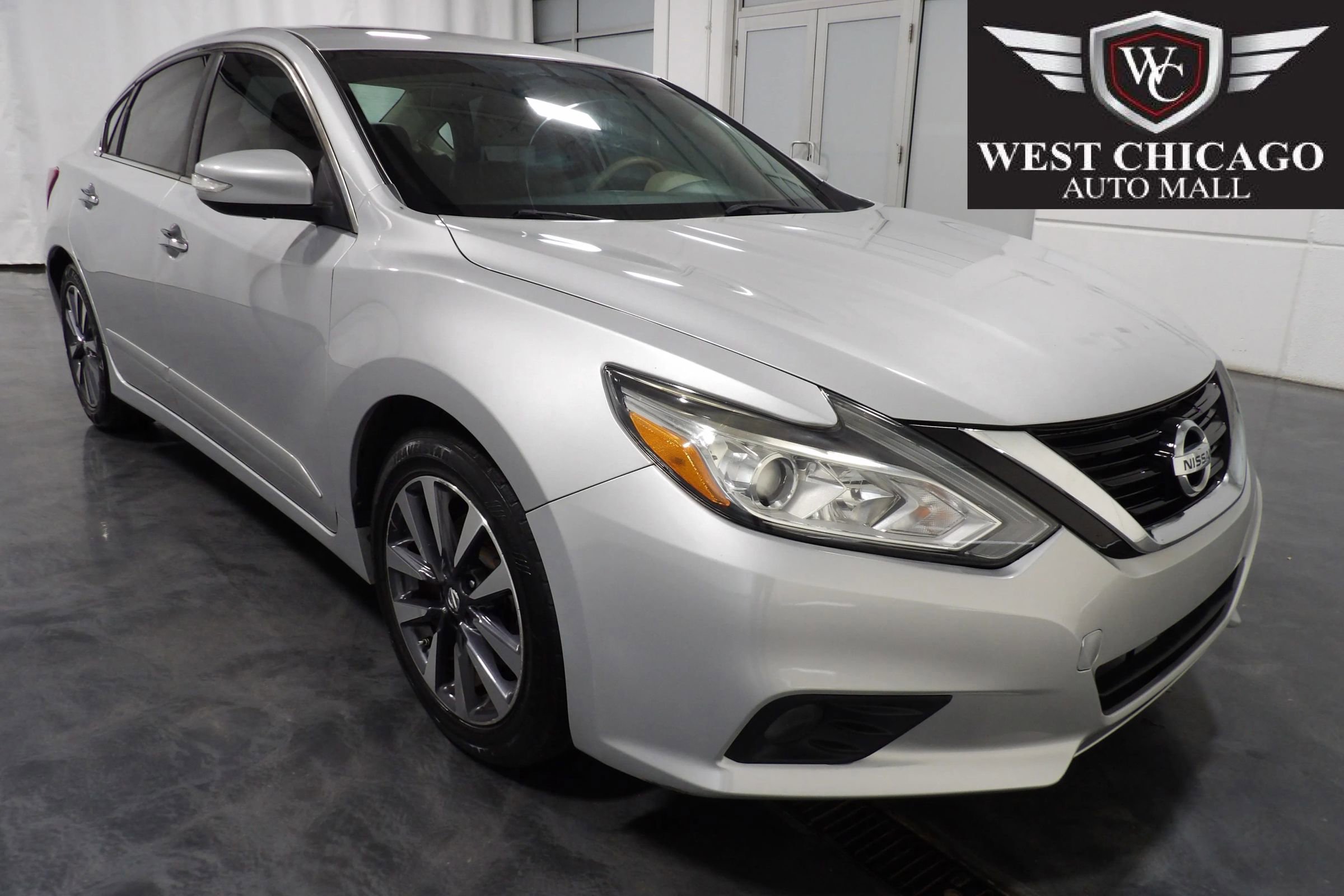 Used 2017 Nissan Altima 2.5 SL w/ Moonroof Package