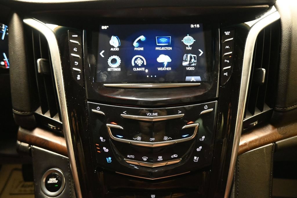 Used 2018 Cadillac Escalade Luxury AWD/4WD image 18