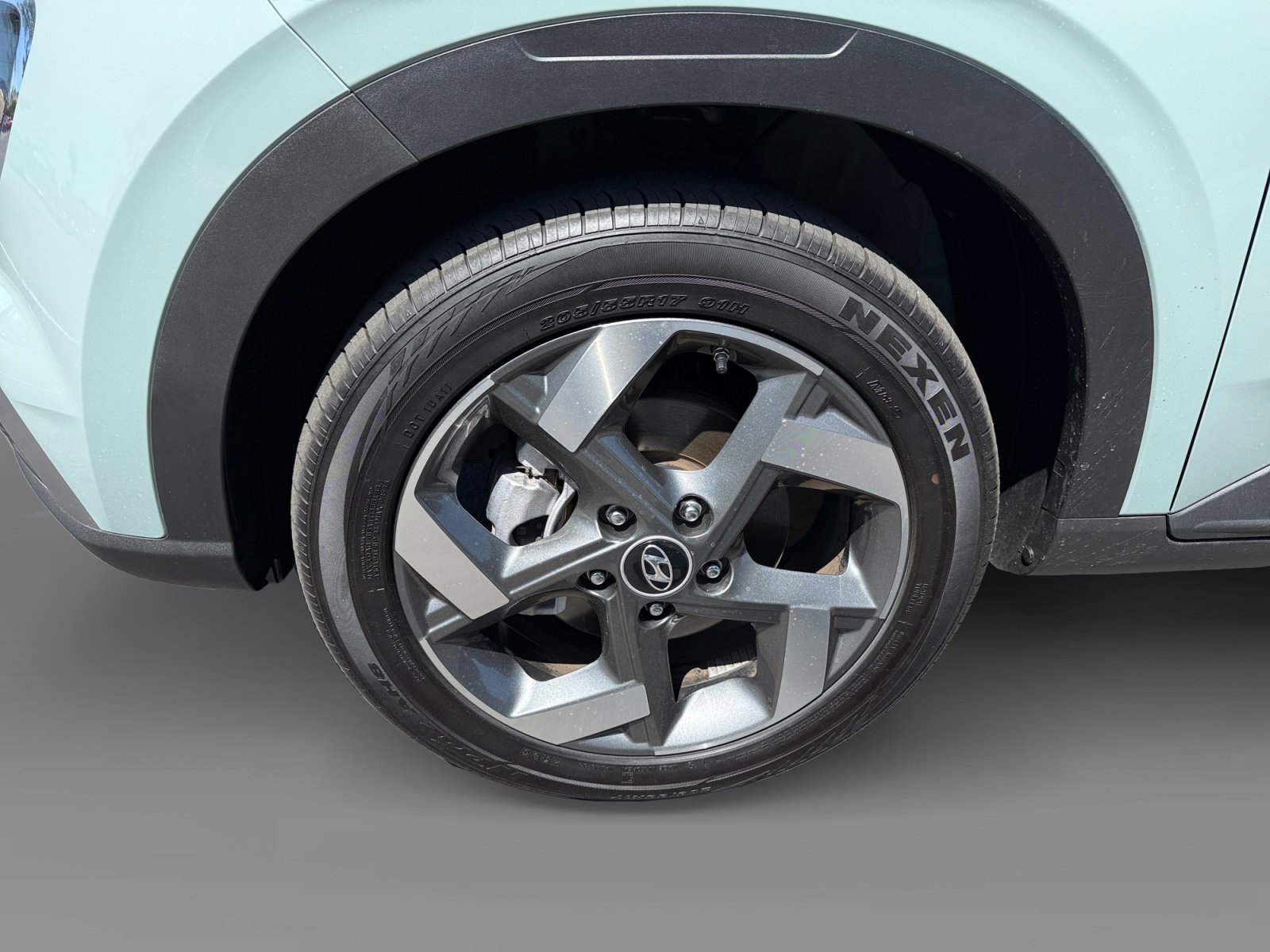 Certified 2025 Hyundai Venue SEL image 9