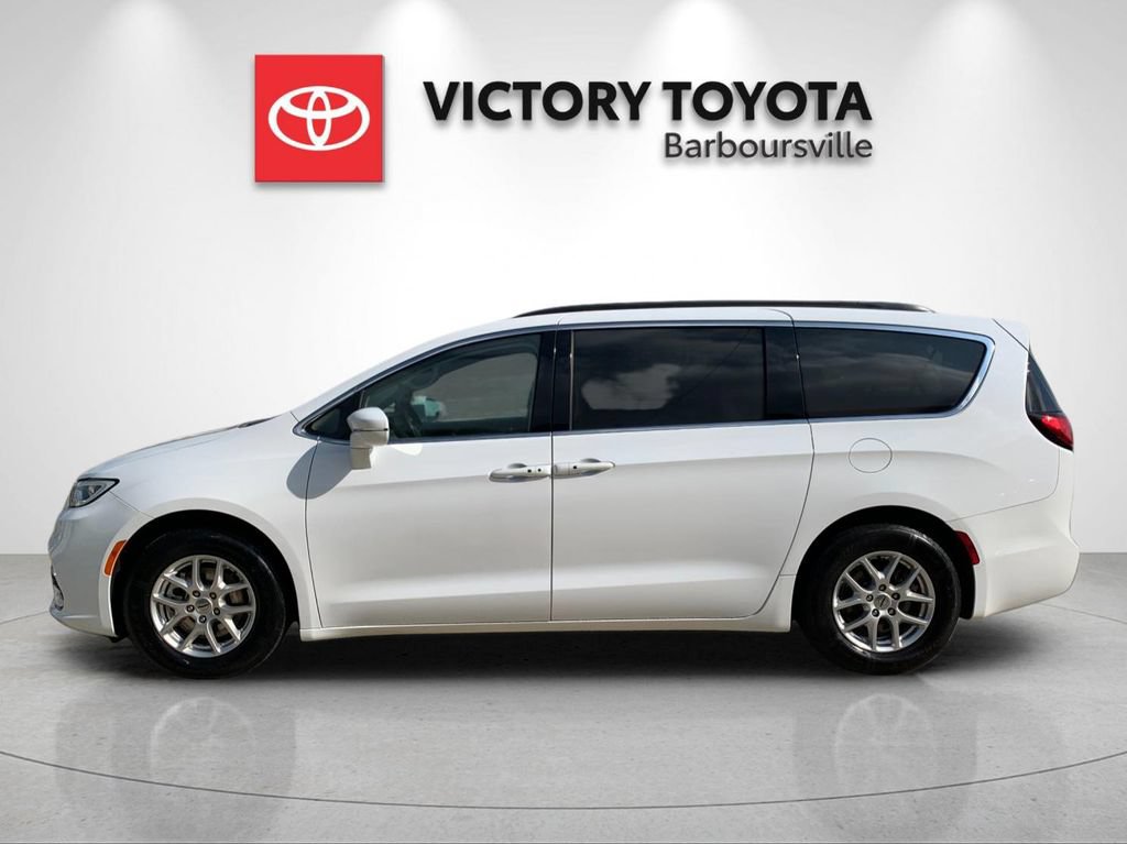 Used 2022 Chrysler Pacifica Touring-L FWD image 2