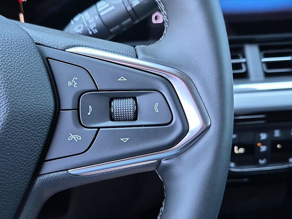 New 2026 Chevrolet Trax LT w/ LT Convenience Package FWD image 18