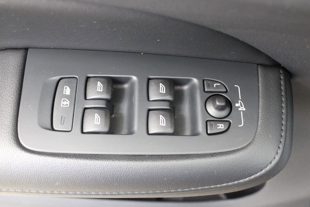 Used 2024 Volvo S60 B5 Plus AWD/4WD image 19