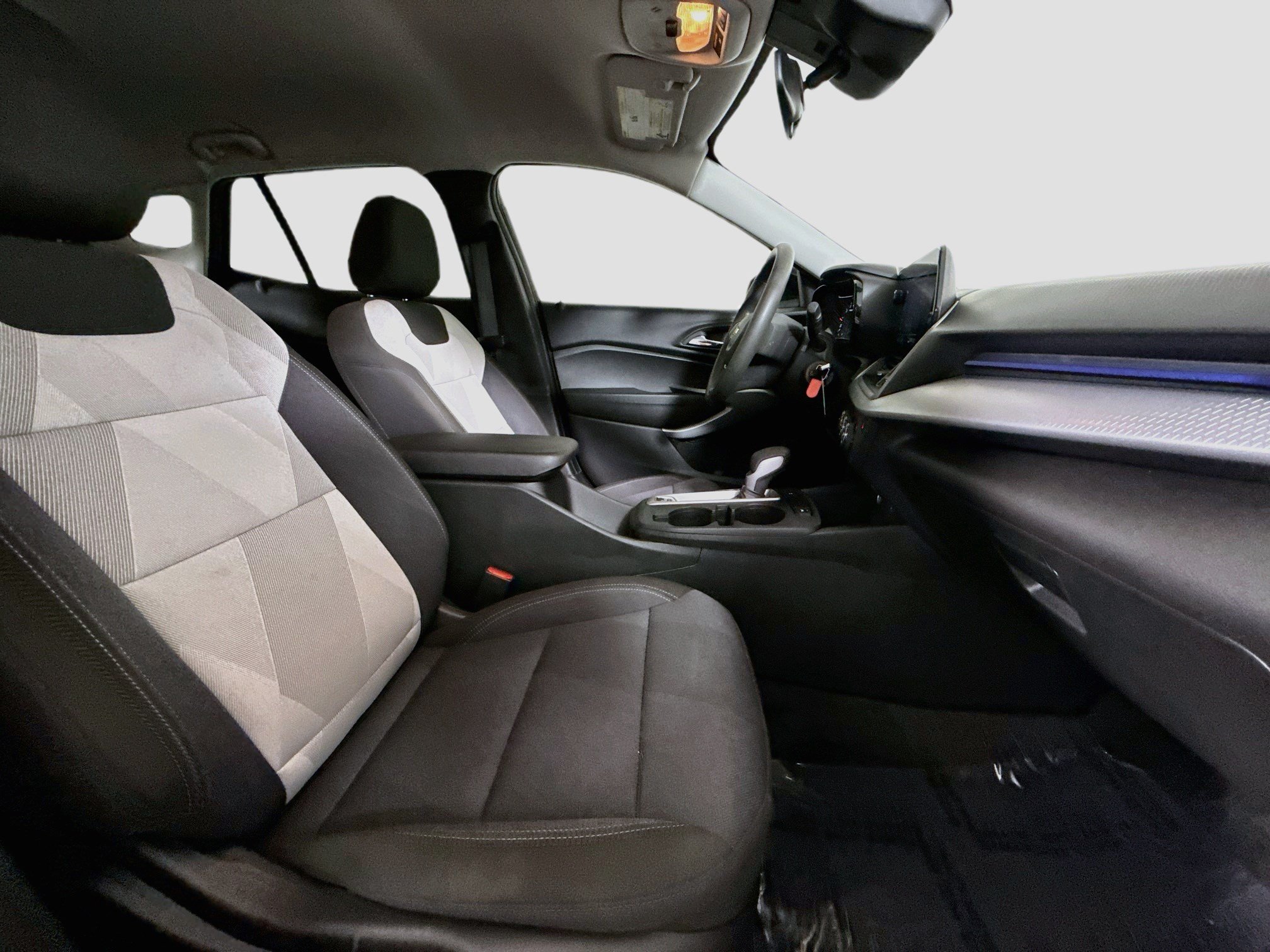 Used 2024 Chevrolet Trax LS w/ LS Convenience Package FWD image 28