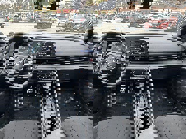 Used 2025 Hyundai Elantra Sport image 44