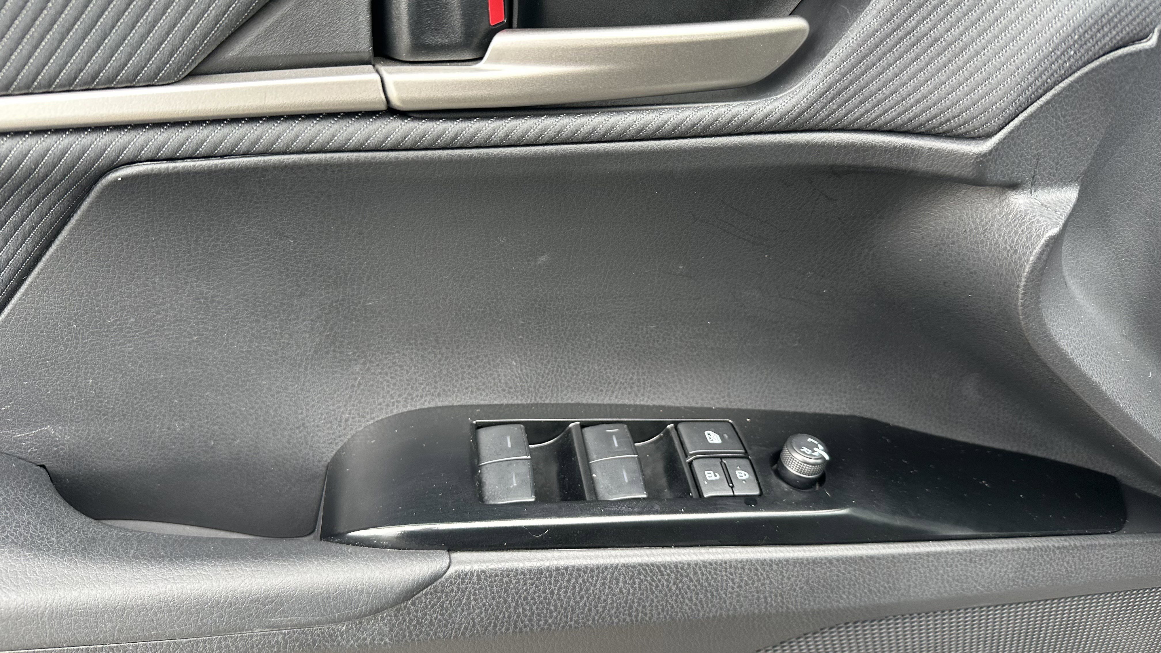 Used 2025 Toyota Camry SE w/ Convenience Package FWD image 17