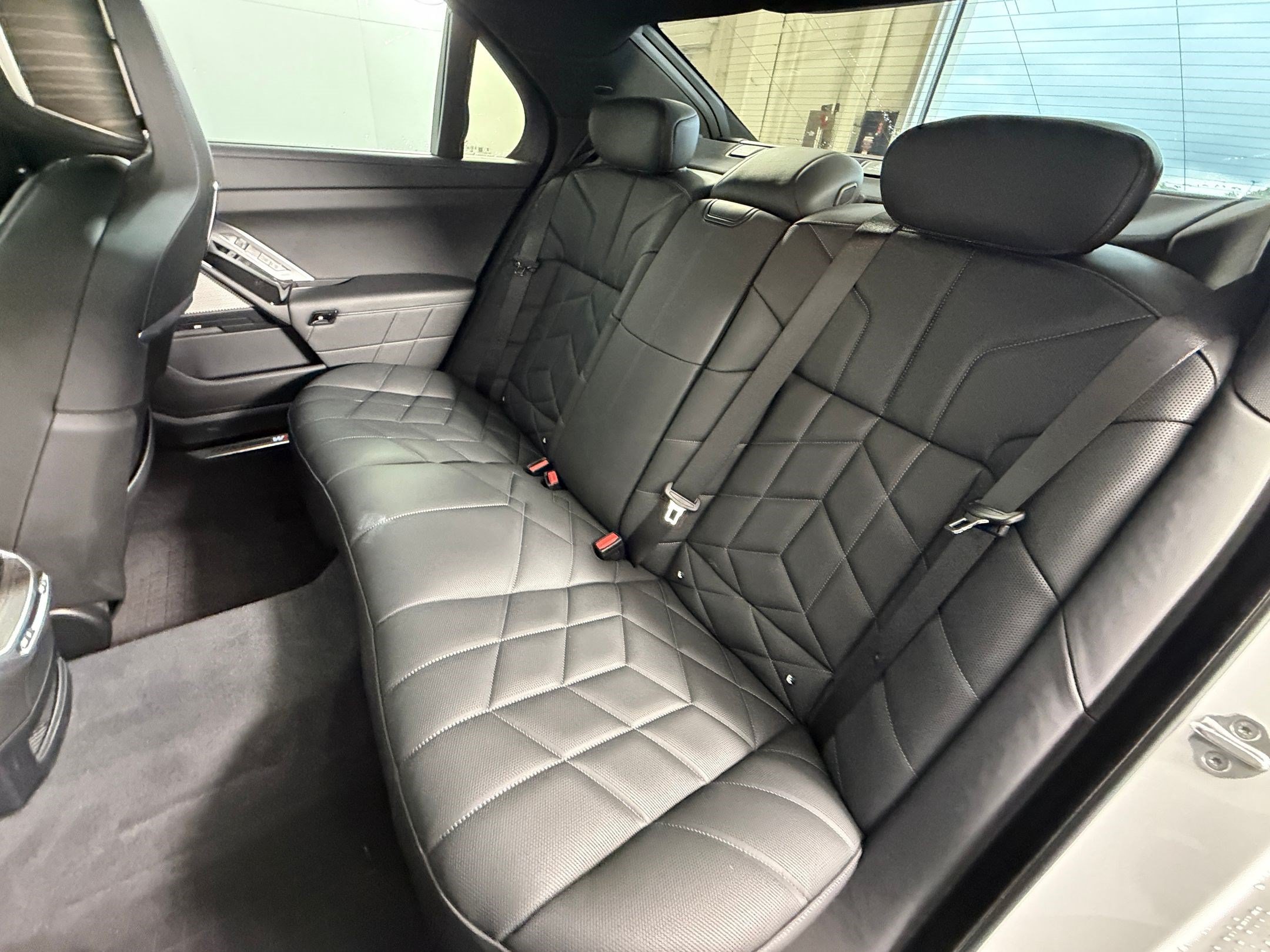 Certified 2024 BMW 760i xDrive w/ Executive Package AWD/4WD image 13
