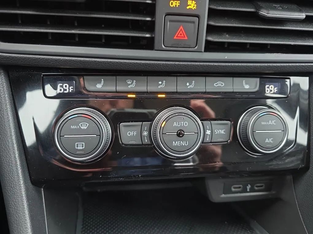 Used 2023 Volkswagen Jetta SE FWD image 29