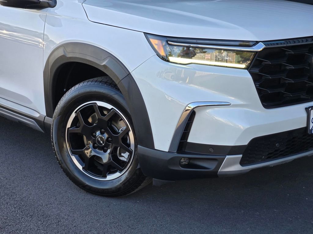 Used 2025 Honda Pilot EX-L image 9