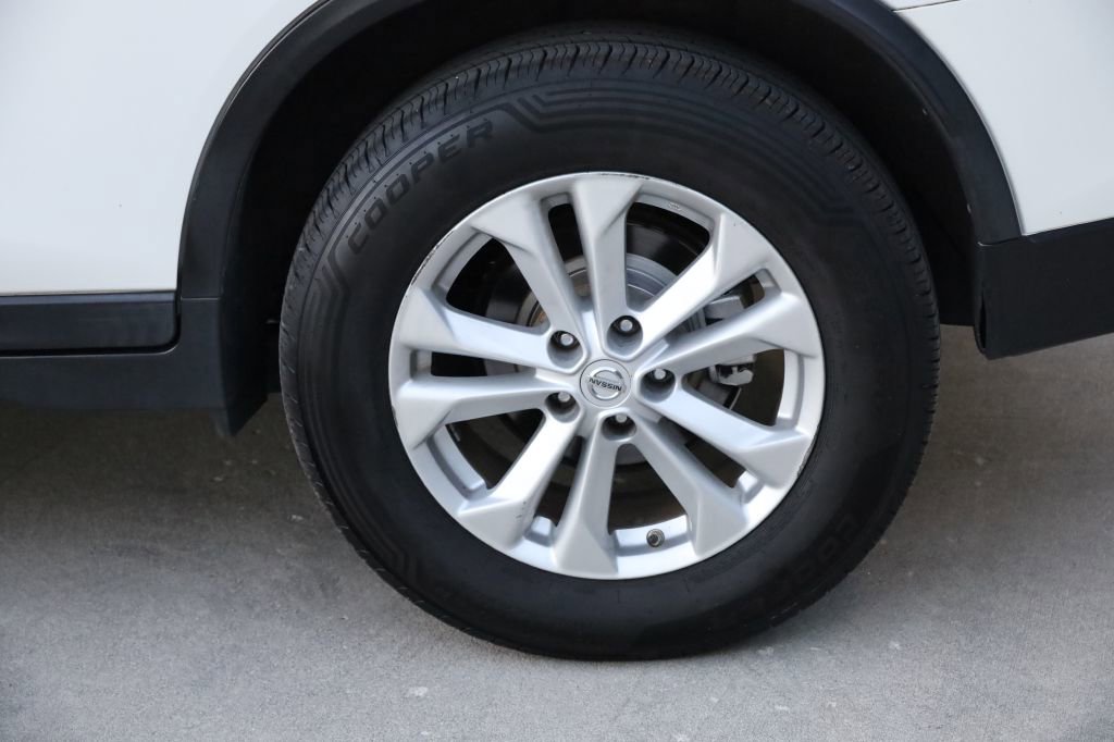 Used 2014 Nissan Rogue SV AWD/4WD image 31