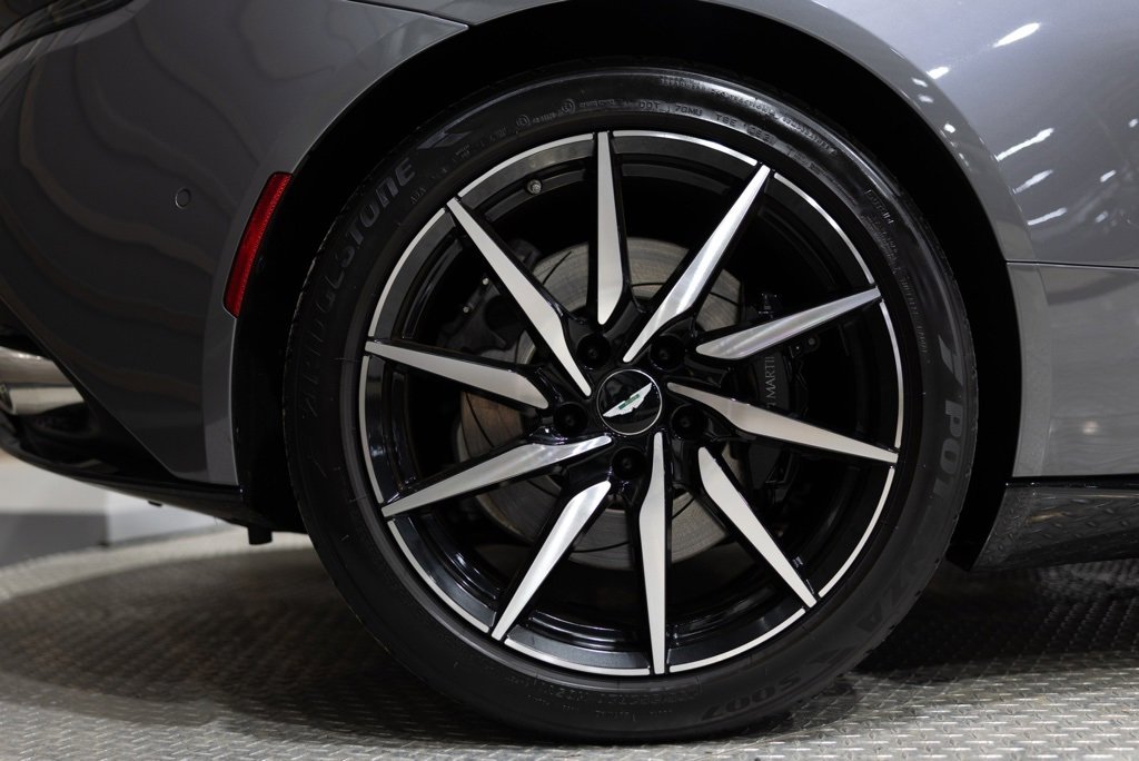 Used 2019 Aston Martin DB11 Coupe image 8