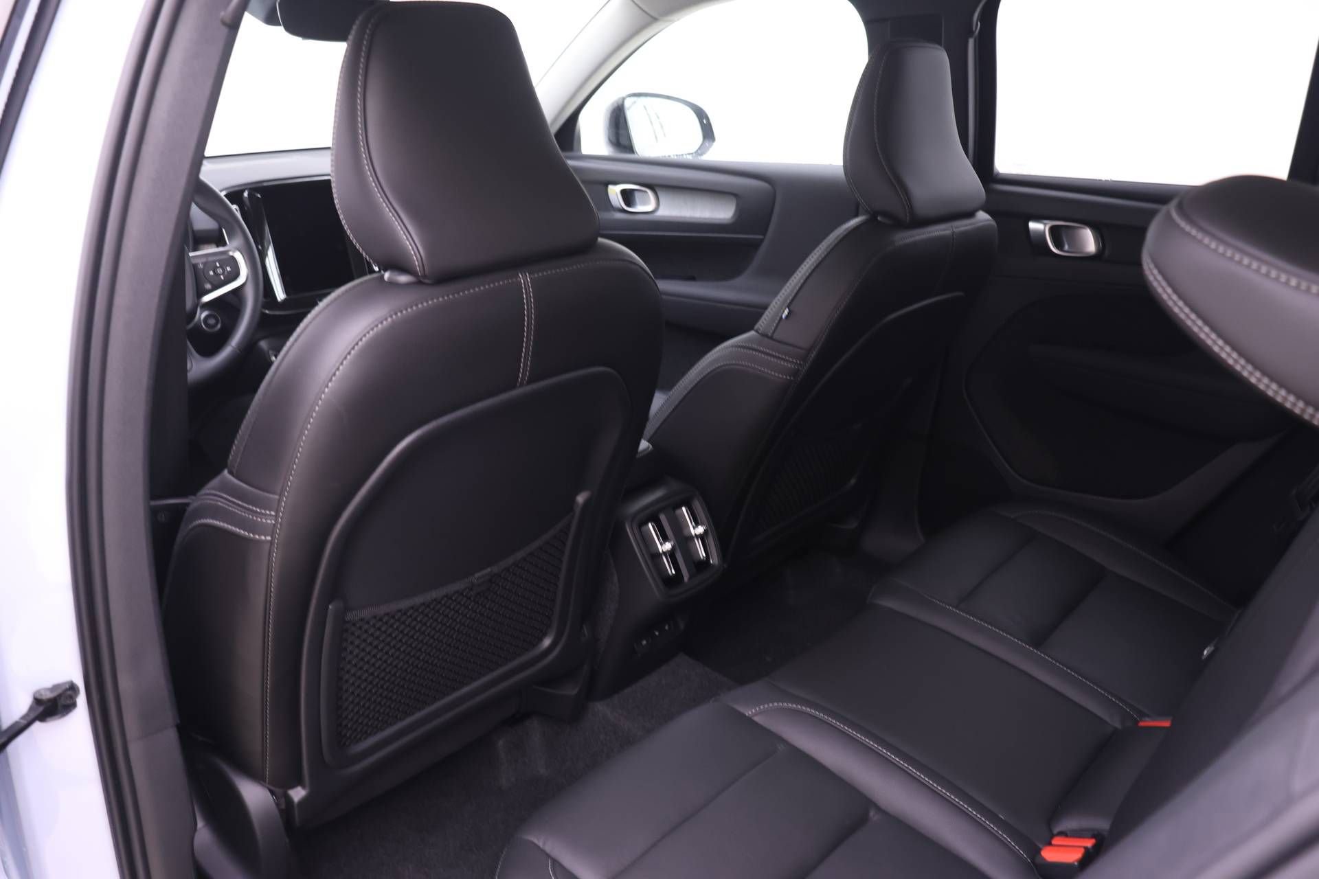 New 2026 Volvo XC40 B5 Plus w/ Protection Package Premier AWD/4WD image 15