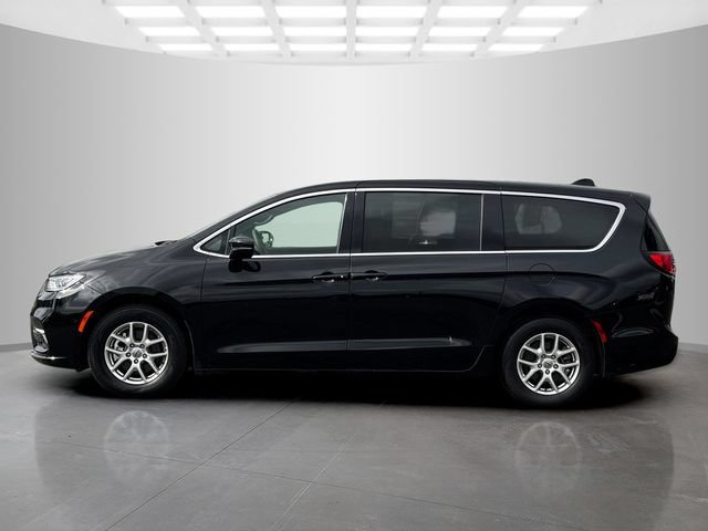 Certified 2025 Chrysler Pacifica Select FWD image 4