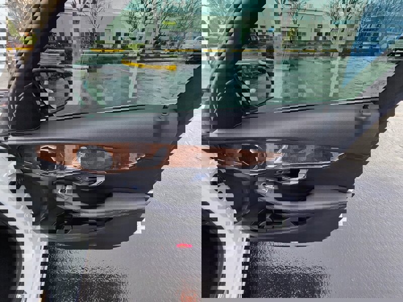 Used 2015 Mercedes-Benz C 300 4MATIC Sedan image 36