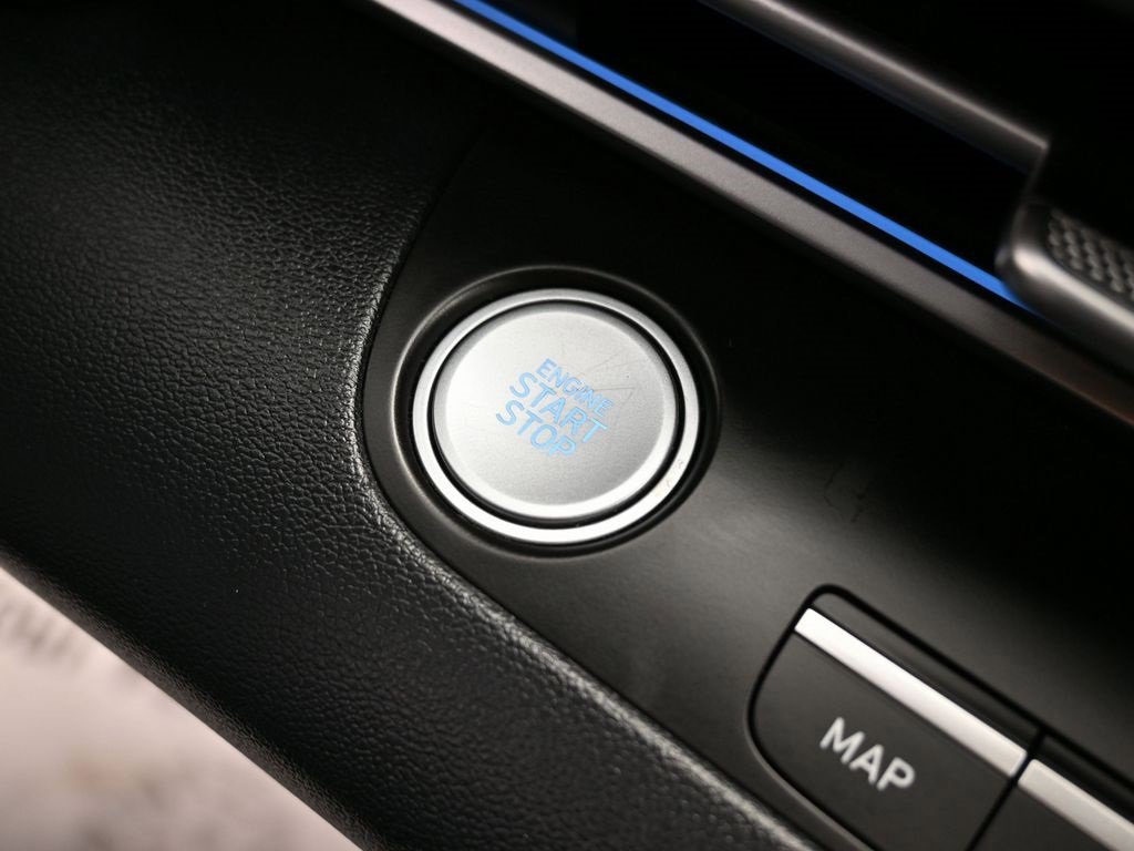 Used 2022 Hyundai Elantra Limited image 21