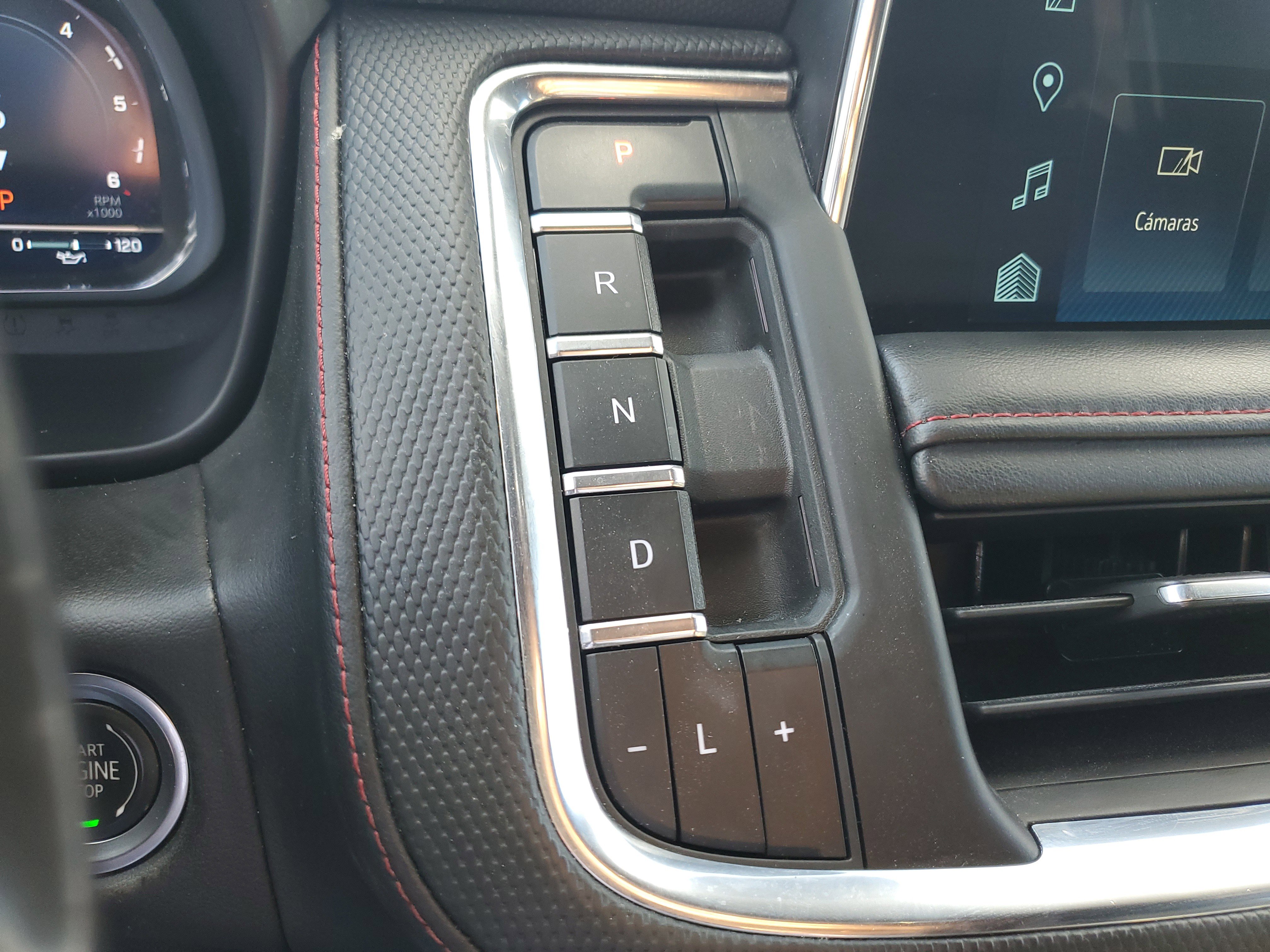 Used 2023 Chevrolet Suburban RST w/ Luxury Package image 17