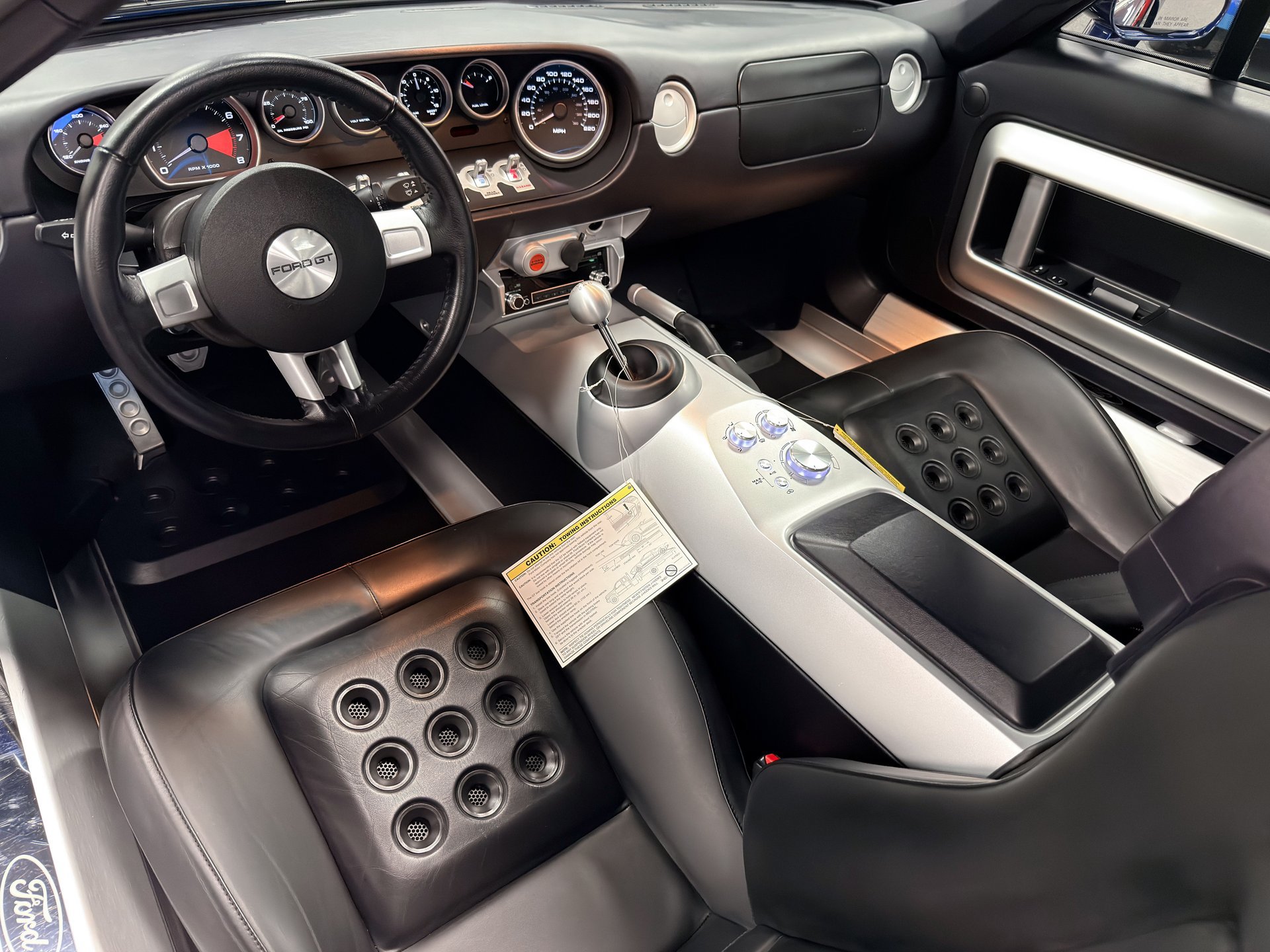 Used 2006 Ford GT RWD image 21