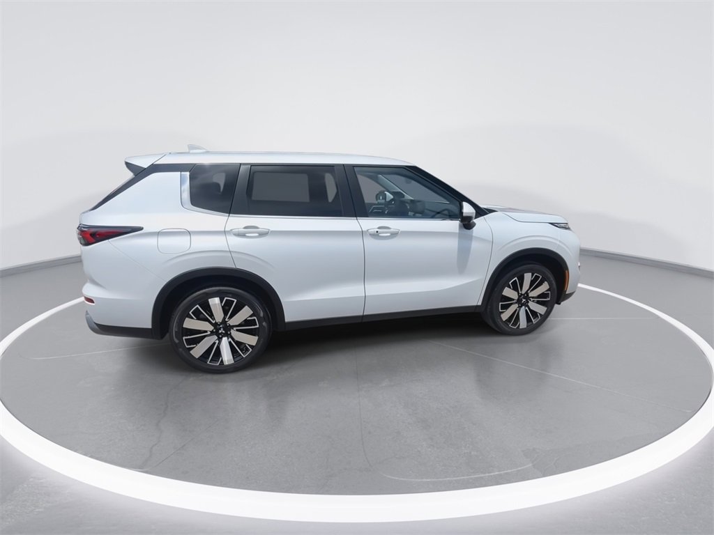 New 2025 Mitsubishi Outlander SE image 9