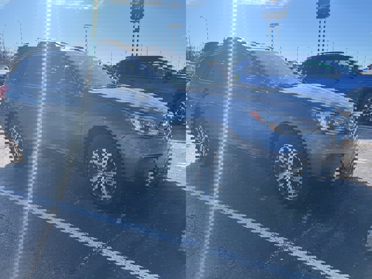 Used 2018 Subaru Outback 2.5i Limited w/ Popular Package #2 image 3