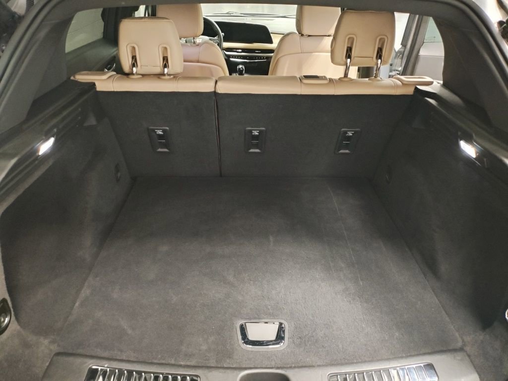 Used 2024 Cadillac XT4 Premium Luxury image 14