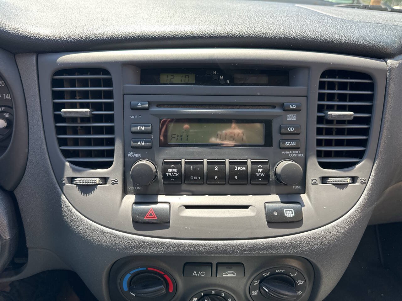 Used 2007 Kia Rio LX FWD image 18
