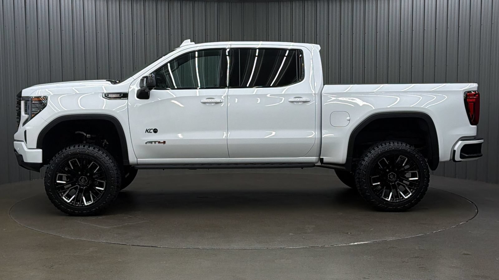 Used 2026 GMC Sierra 1500 AT4 w/ AT4 Premium Package AWD/4WD image 2
