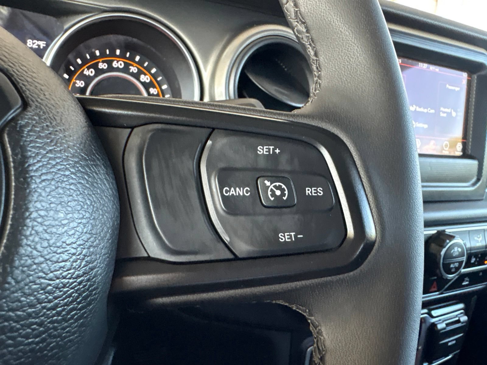 Used 2023 Jeep Gladiator Sport AWD/4WD image 37