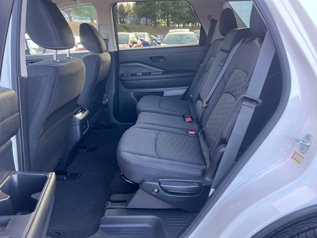 Used 2024 Nissan Pathfinder SV image 24